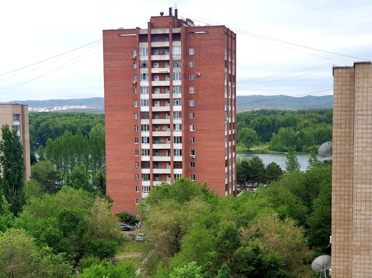 Apartment На Стрелке С Красивым Видом На Иртыш Ustʼ-Kamenogorsk المظهر الخارجي الصورة